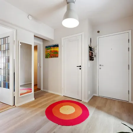 Roomsly - Free Parking In Peaceful Area *