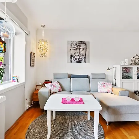 Apartamento Roomsly - Free Parking In Peaceful Area *